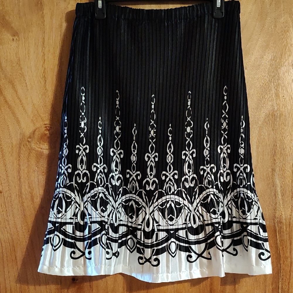 S.L.B. Petite Elegant Pleated Skirt Black & White Silky Damask Flared Pull-On PL
